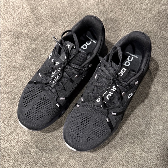 On Running Cloudsurfer Black Sneakers - Picture 2 of 7